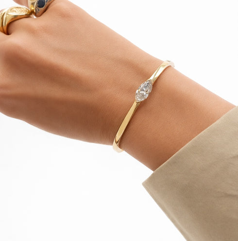 One stone 14-karat yellow gold bangle bracelet - Shop 14-karat yellow gold bracelet by Kerri Rosenthal.