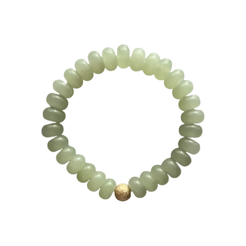 Seally Mimi pistachio glow green bracelet is made from smooth semi-precious quartz. An 18K gold-plated is handmade in Switzerland.