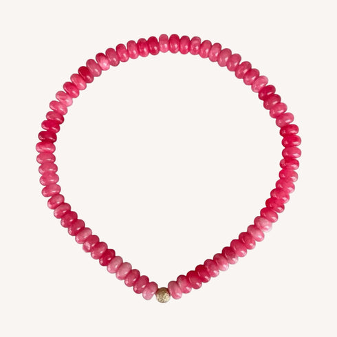 Seally Mimi fuchsia stone bead bracelet is made from smooth semi-precious stones. Tinted agate beads with an 18K gold bead is handmade in Switzerland.