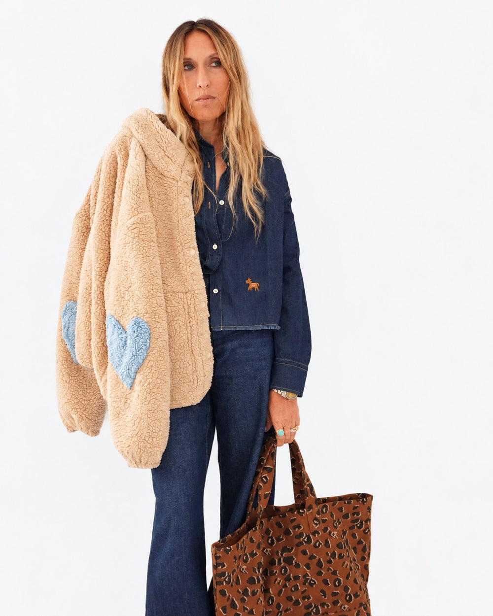 Kerri wearing Tia Love Reigns Shirt styled with Coze Magoze Jacket in Teddy Brown and Nomade Tote. 