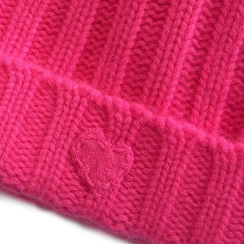Heart detail on pink ribbed cashmere hat